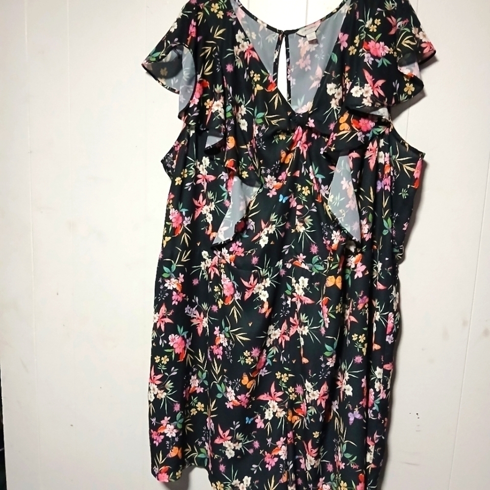 Belle Sky  woman's romper. Sleeveless with cap ruffle. Size 5X